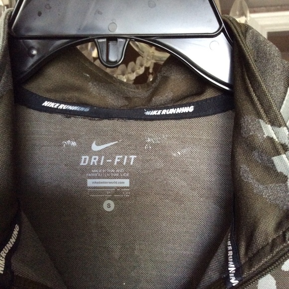 Nike RUNNING Camo Long Sleeve Top - Picture 7 of 14